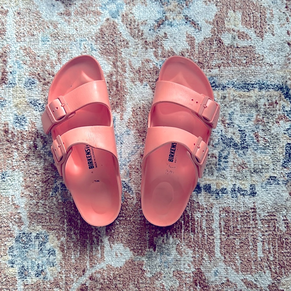 Birkenstock size 39 or an 8 in coral, good condition!